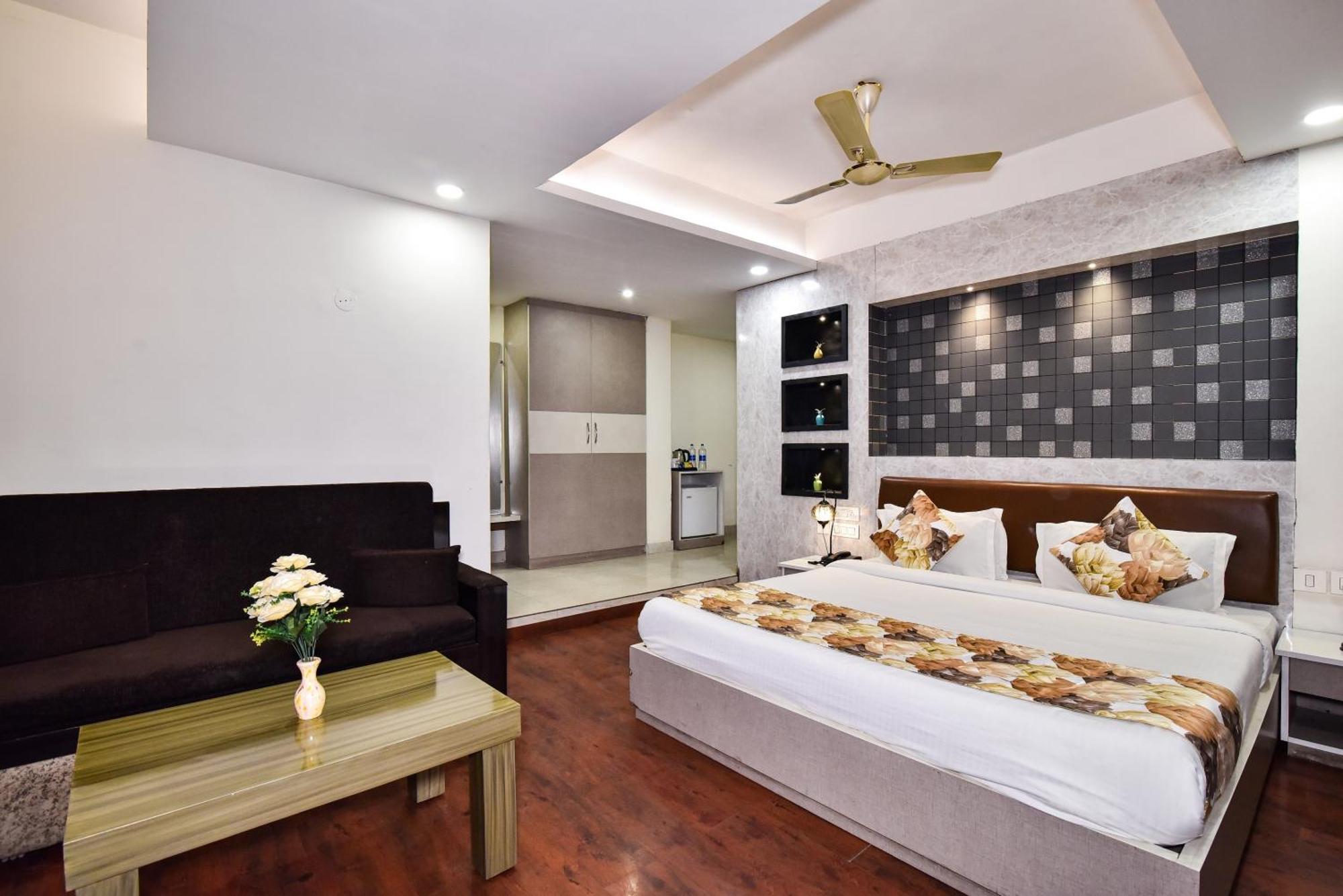 Pinaz Royale Hotel Amritsar Exterior photo